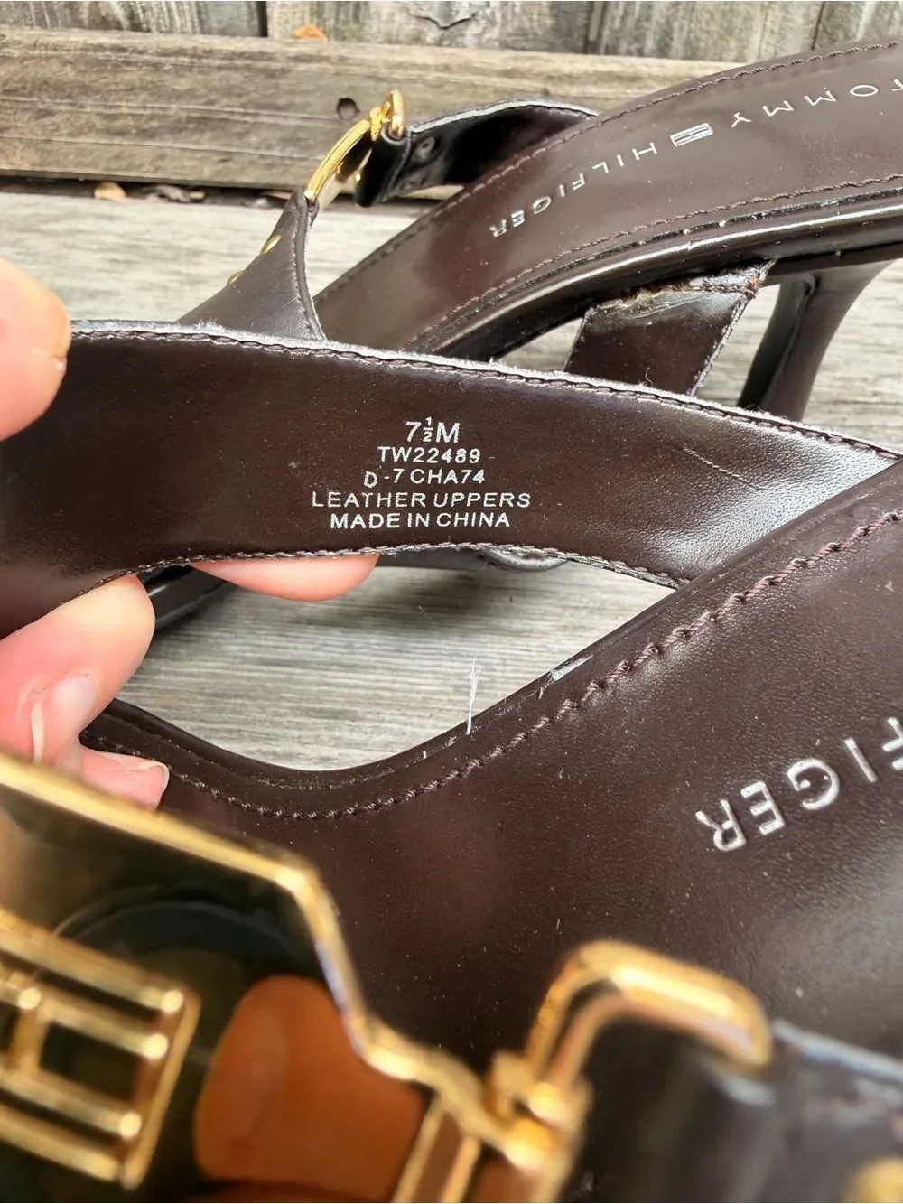Tommy Hilfiger Dark Brown Leather Thong Kitten Heel Sandals Gold Buckle 7 1/2